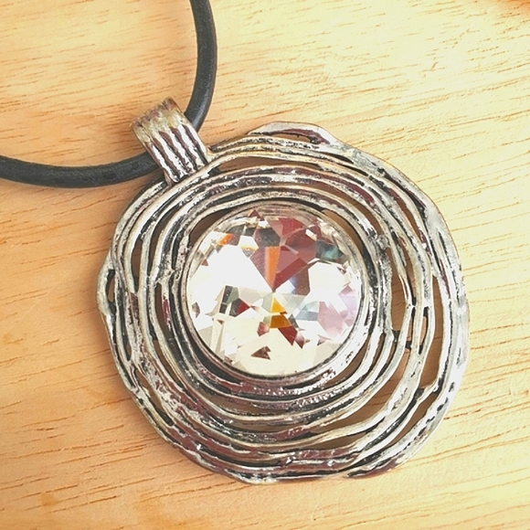 Jewelry - Stunning Silver Pendant Choker